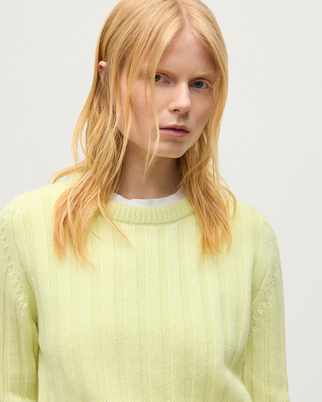 JOHNSTONS OF ELGIN LECHT CREW SWEATER PETITE CASHMERE FLAT RIB ROUND NECK SWEATER - 8 PLY LIGHT YELLOW 100% CASHMERE KAC05706HF0025