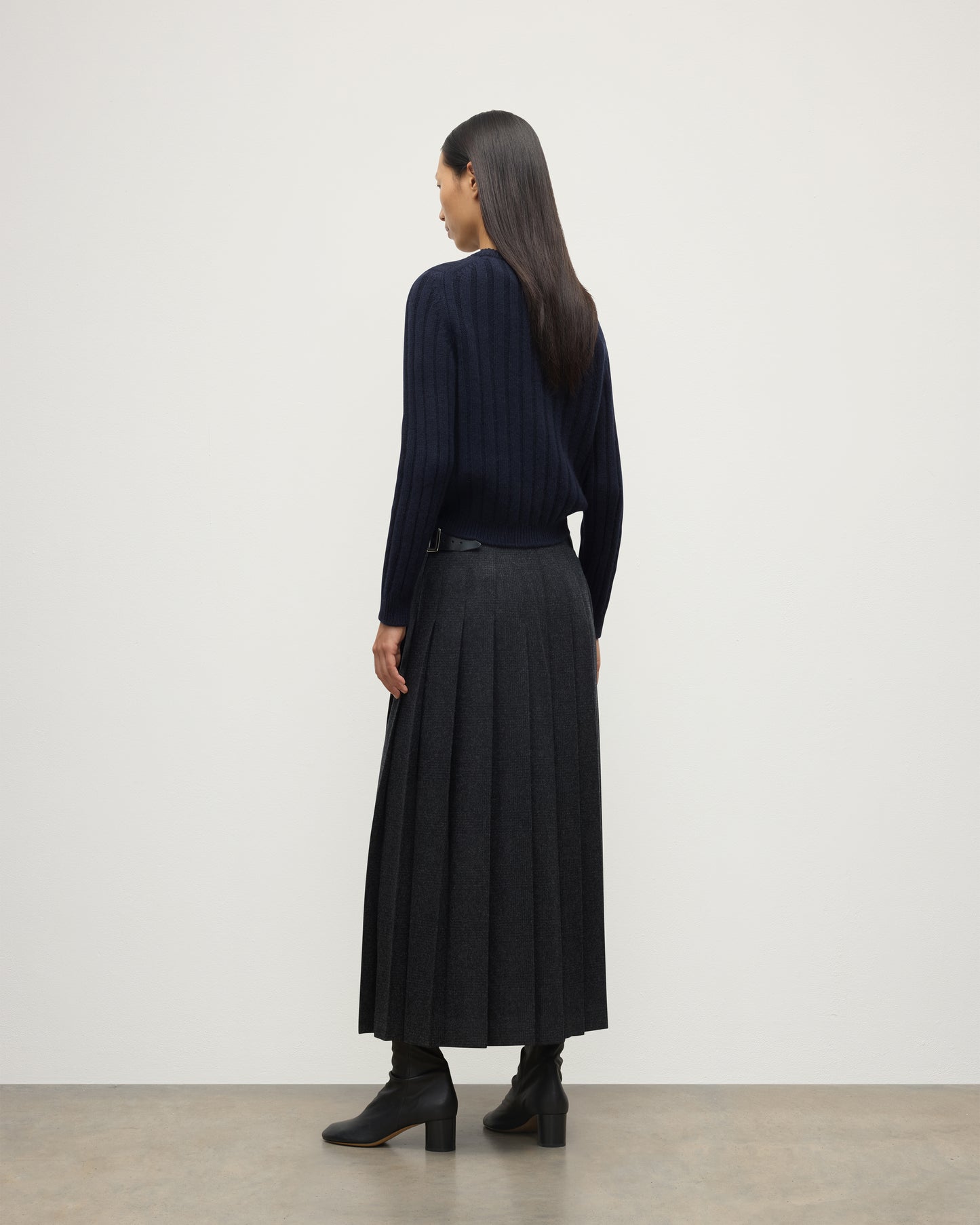 BACK OF MODEL WEARING JOHNSTONS OF ELGIN WOMENS LECHT CREW SWEATER NAVY WORN WITH LONG LE KILT CHARCOAL KILT 100% CASHMERE KAC05706SD7666