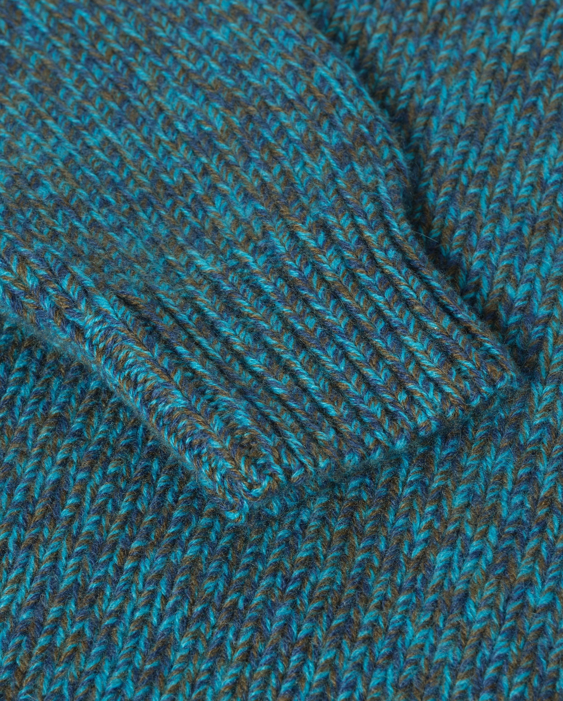 JOHNSTONS OF ELGIN FYFE CREW SWEATER CASHMERE 3 COLOUR MARL CREW SWEATER - 6 PLY BLUE MARL 100% CASHMERE KAC05753007012
