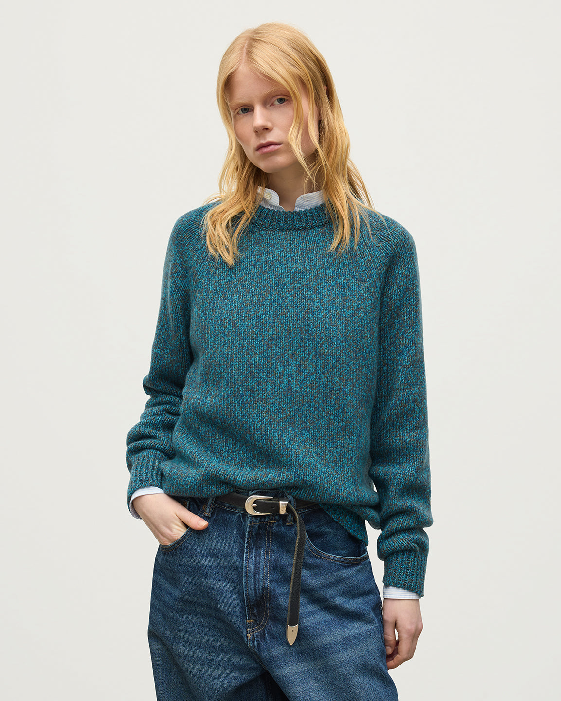 JOHNSTONS OF ELGIN FYFE CREW SWEATER CASHMERE 3 COLOUR MARL CREW SWEATER - 6 PLY BLUE MARL 100% CASHMERE UAC05753007012