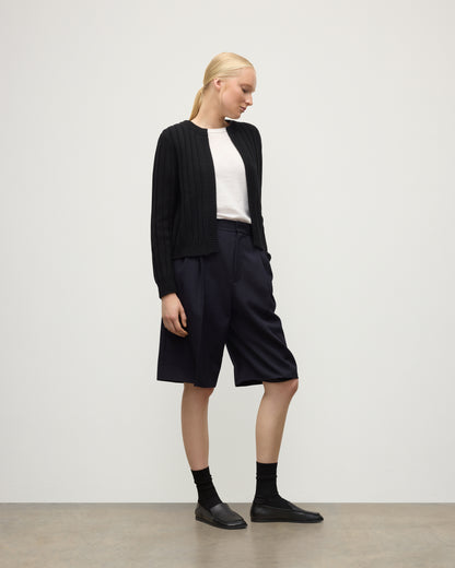 MODEL WEAR JOHNSTONS OF ELGIN WOMENS LECHT CREW CARDIGAN BLACK 100% CASHMERE OVER A WHITE T-SHIRT & LONG NAVY SHORRTS KAC05790SA7210