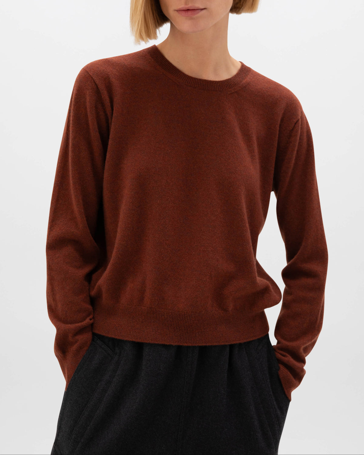 Johnstons of Elgin AW24 Women's Knitwear Russet Cropped Cashmere Round Neck KAI05142HE7051