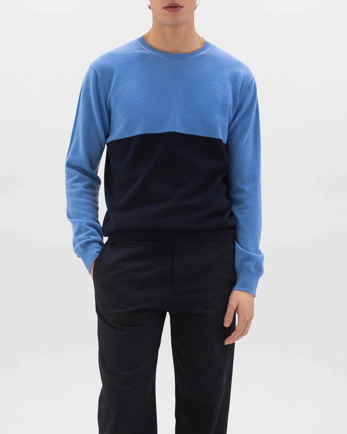 Johnstons of Elgin SS24 Unisex Knitwear Dark Navy & Skye Blue Unisex Colour Block Cashmere Sweater KAI05232Q24292