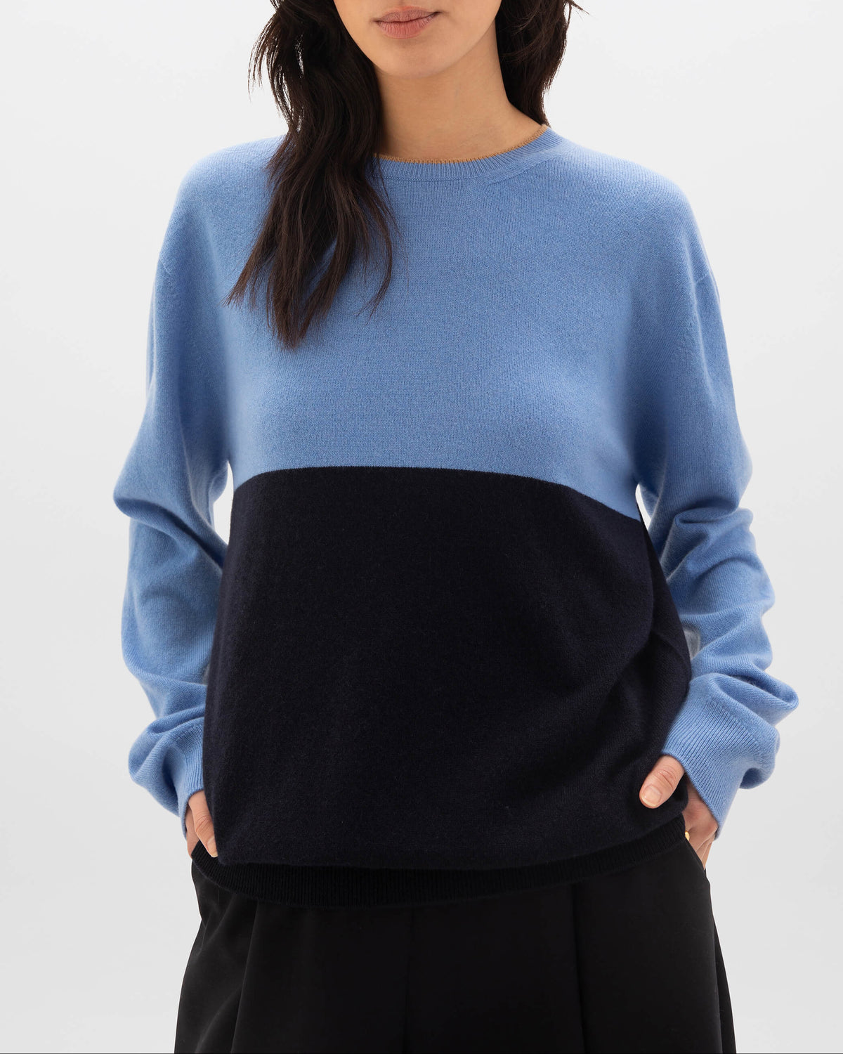 Johnstons of Elgin SS24 Unisex Knitwear Dark Navy & Skye Blue Unisex Colour Block Cashmere Sweater KAI05232Q24292
