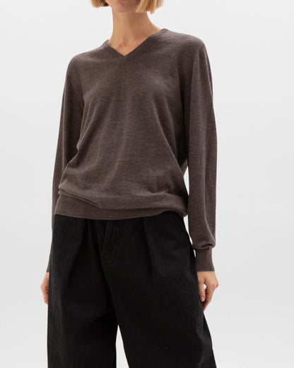 Johnstons of Elgin AW24 Unisex Knitwear Ash Unisex Superfine Cashmere V Neck KAI05242HB7092