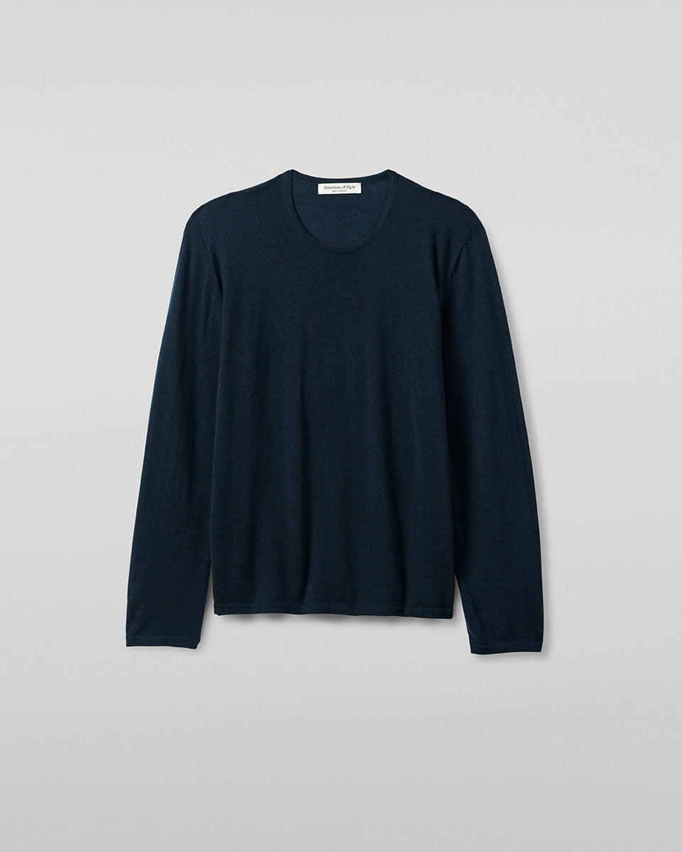 Johnstons of Elgin AW25 Women's Knitwear Bottle Green Superfine Cashmere Green Jumper neckline detail KAI05318SC7344