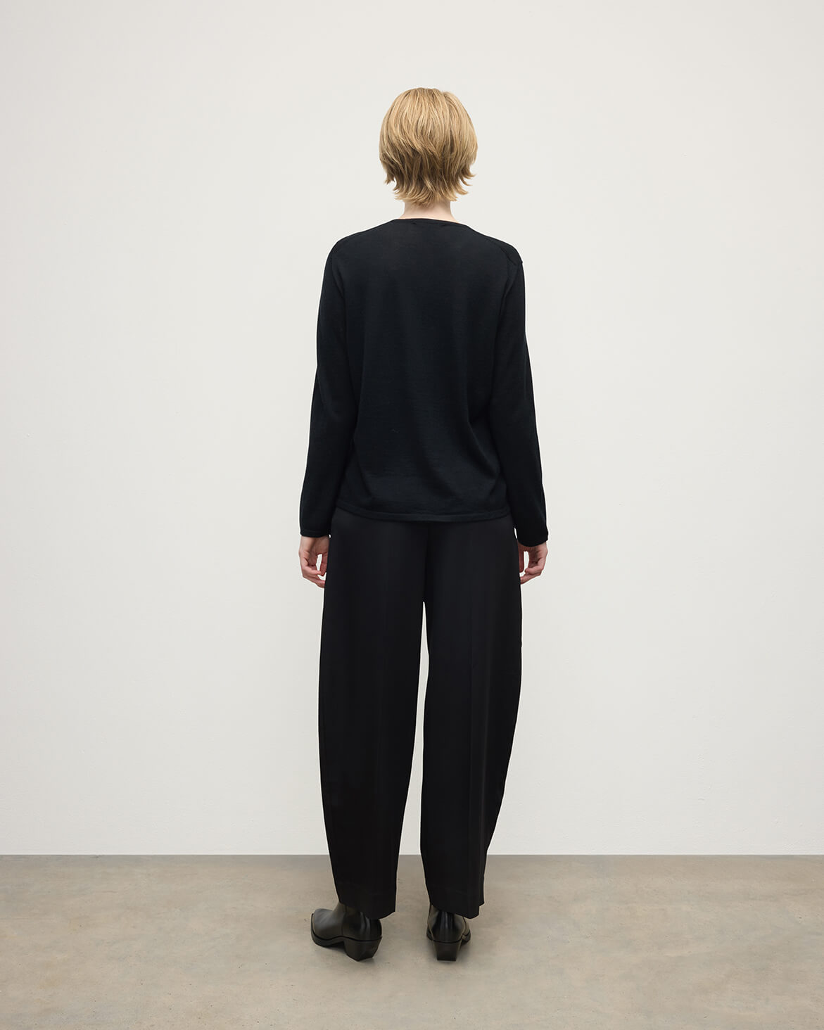 Model wearing Johnstons of Elgin AW25 Women's Knitwear Black Superfine Cashmere Black Jumper Back View KAI05318SA7146