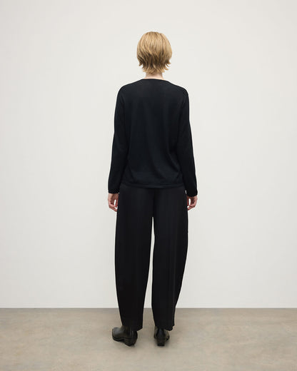 Model wearing Johnstons of Elgin AW25 Women's Knitwear Black Superfine Cashmere Black Jumper Back View KAI05318SA7146