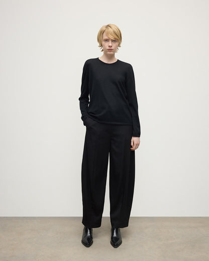 Model wearing Johnstons of Elgin AW25 Women's Knitwear Black Superfine Cashmere Black Jumper Front View KAI05318SA7146