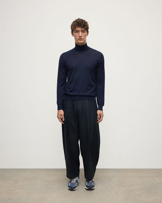 Johnstons of Elgin Men's Superfine Cashmere Roll Neck Sweater in Navy KAI05333SD7600
