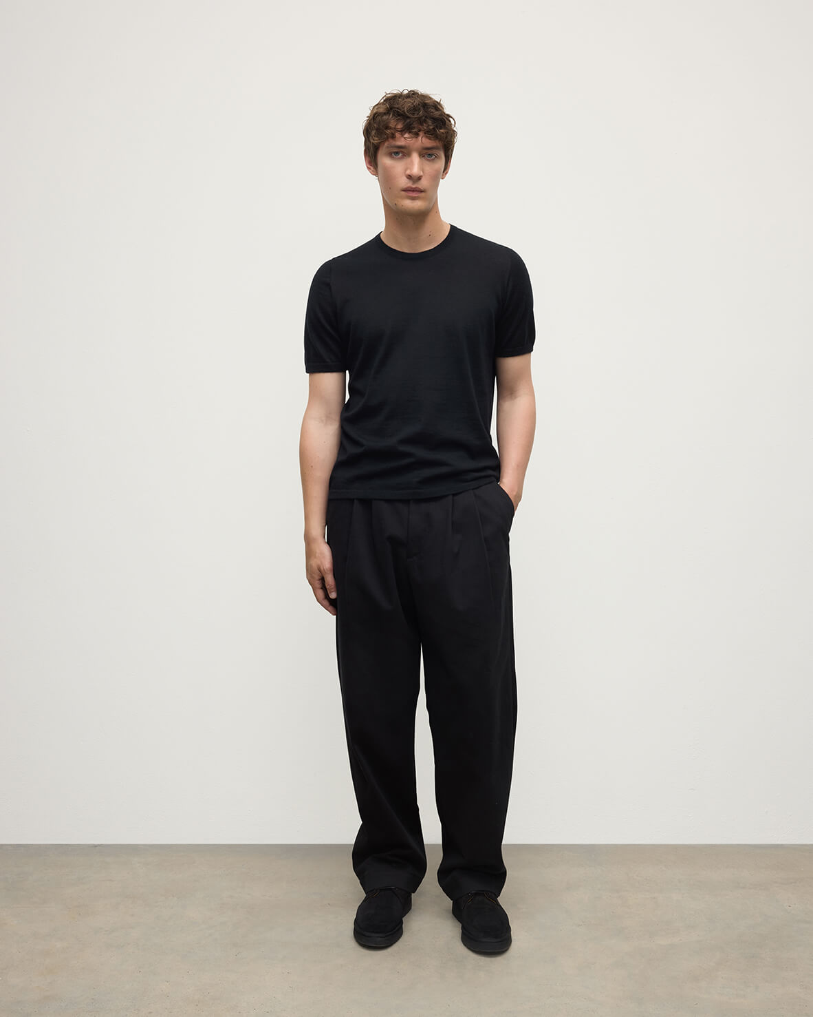 Johnstons of Elgin AW25 Men's Knitwear Black Superfine Cashmere Black T-Shirt KAI05595SA7146