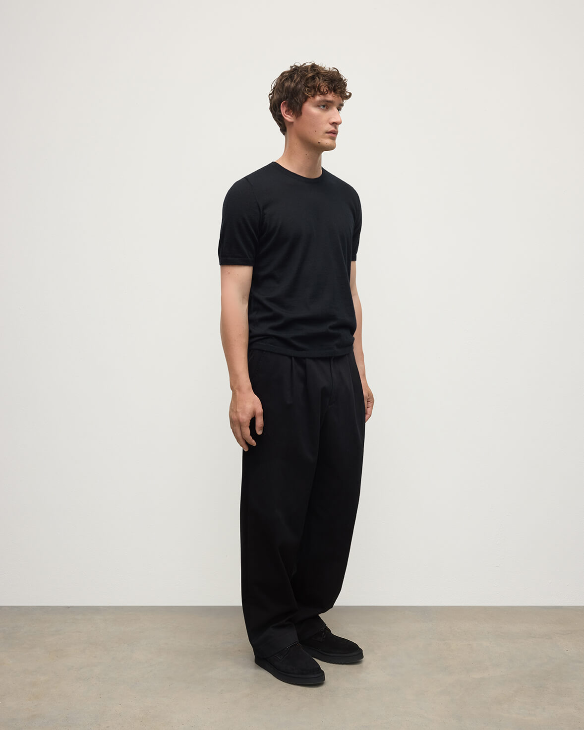 Johnstons of Elgin AW25 Men's Knitwear Black Superfine Cashmere Black T-Shirt KAI05595SA7146