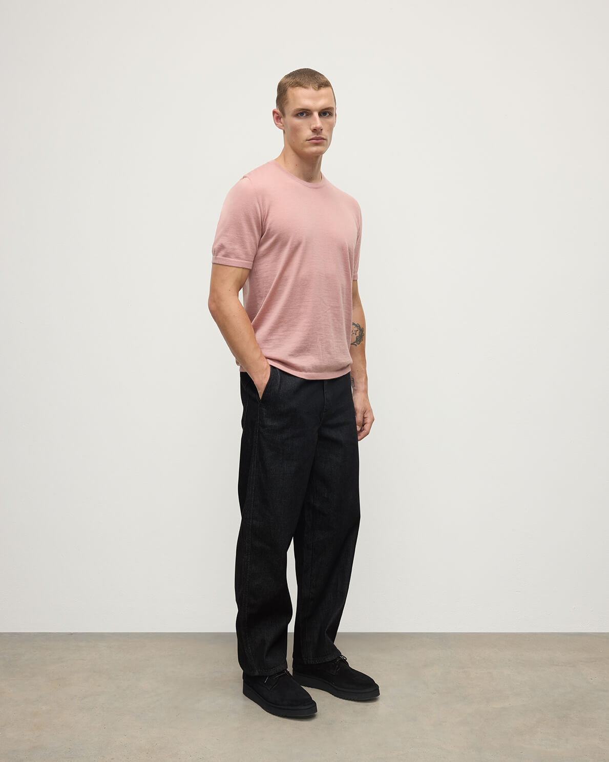 Johnstons of Elgin AW25 Men's Knitwear Nude Pink Superfine Cashmere T-Shirt KAI05595SE5274