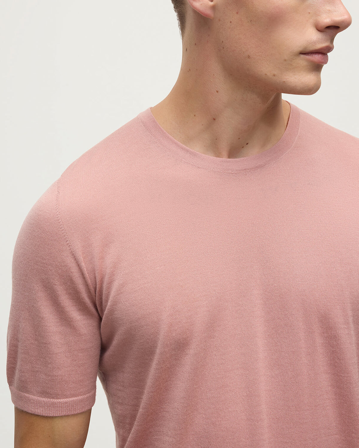 Johnstons of Elgin AW25 Men's Knitwear Nude Pink Superfine Cashmere T-Shirt KAI05595SE5274