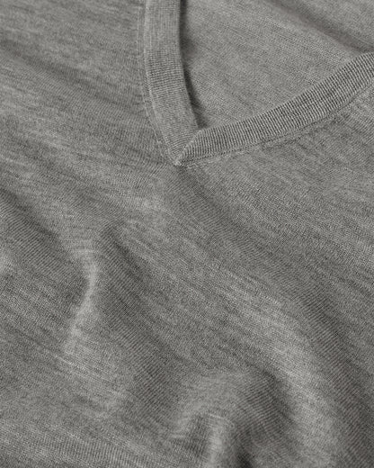 JOHNSTONS OF ELGIN WOMENS ELISE VEE SWEATER GREY 100% SUPERFINE CASHMERE KAI05715HA4253