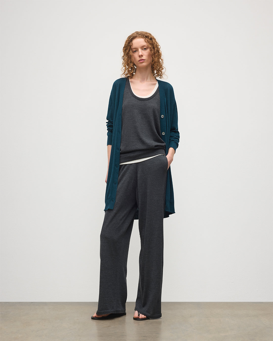 JOHNSTONS OF ELGIN WOMENS ELISE VEE CARDIGAN GREEN 100% SUPERFINE CASHMERE KAI05716SC7344
