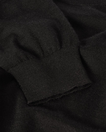 JOHNSTONS OF ELGIN MENS FIN SUPERFINE CREW BLACK 100% SUPERFINE CASHMERE KAI05717SA7146