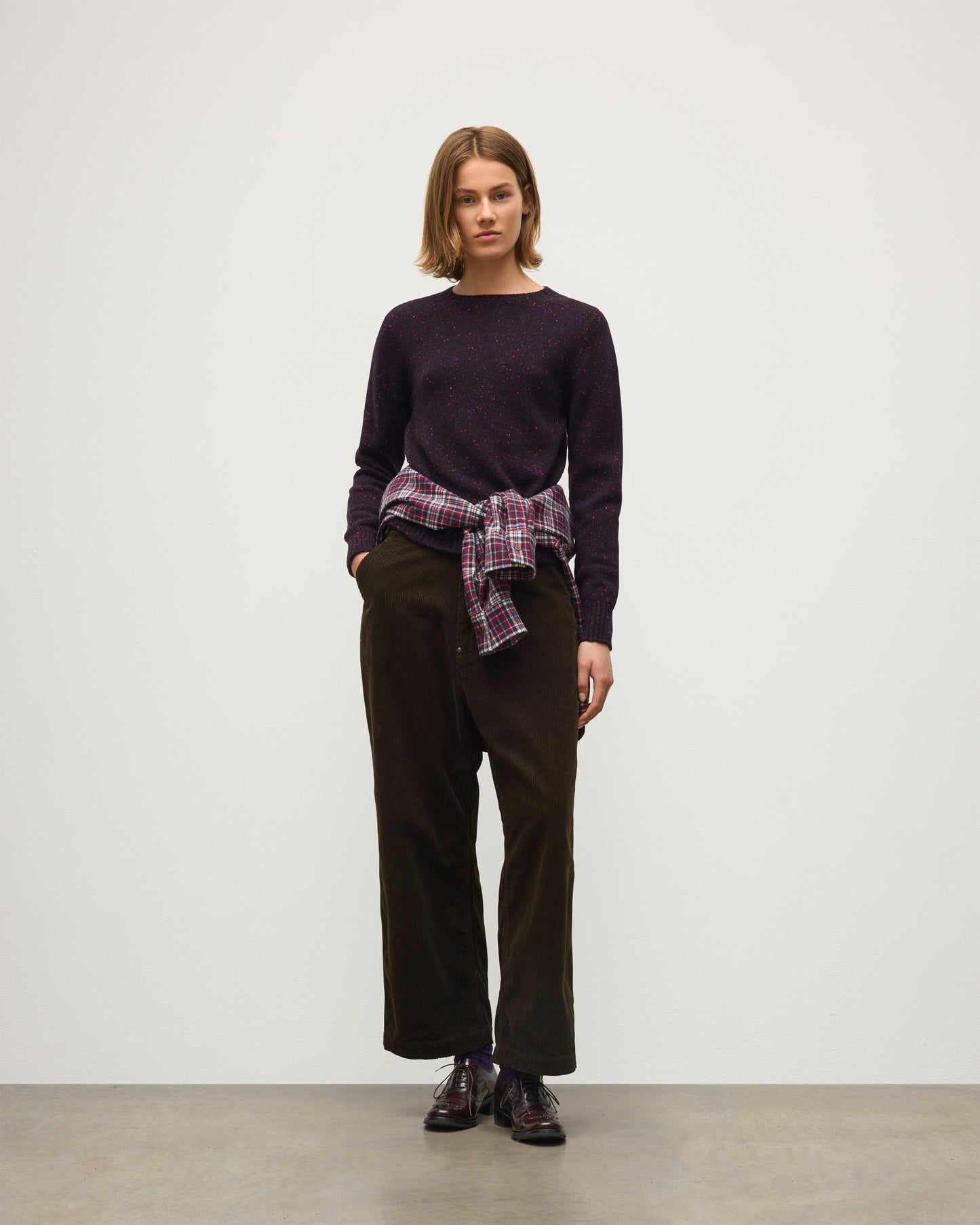 JOHNSTONS OF ELGIN CAIRN CREW SWEATER DONEGAL CASHMERE ROUND NECK SWEATER DARK PURPLE 100% CASHMERE KAI05719HD7360