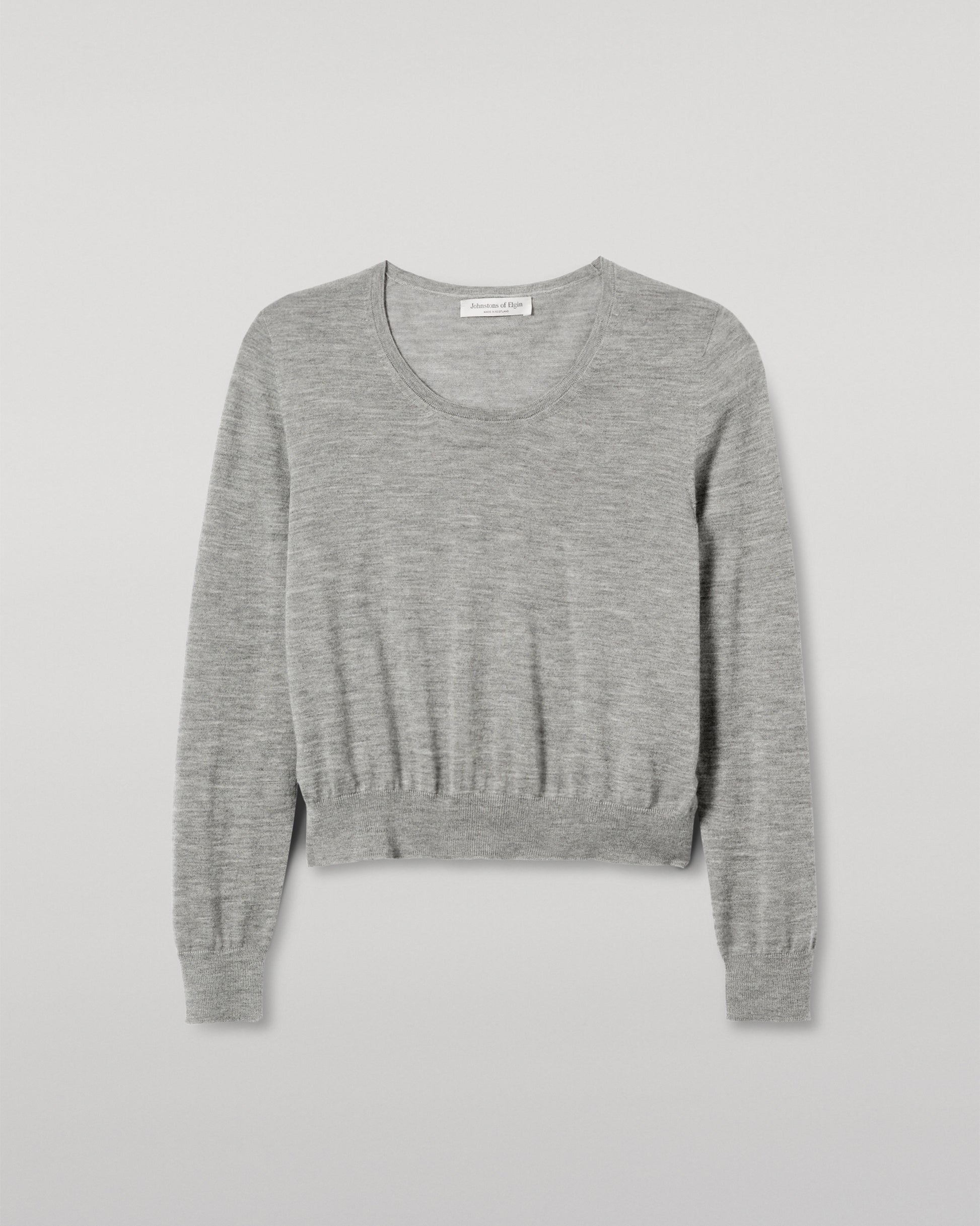 MODEL WEAR JOHNSTONS OF ELGIN WOMENS ELLA SCOOP SWEATER GREY KAI05723HA4253