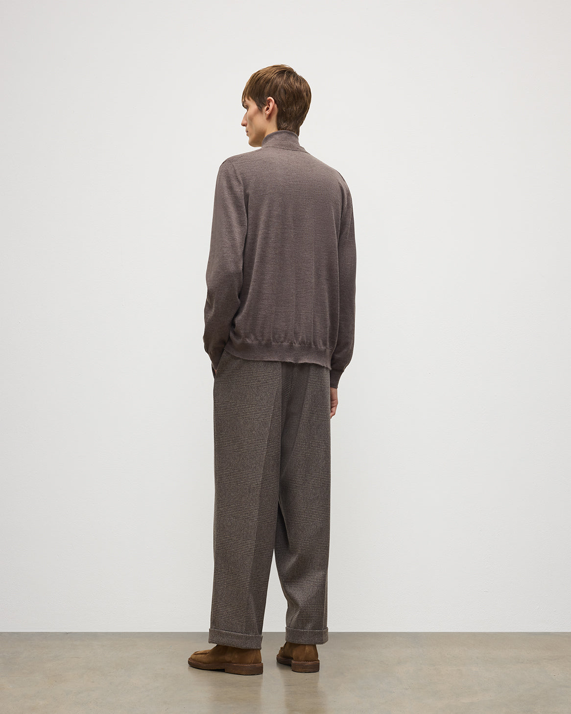 JOHNSTONS OF ELGIN FORSYTH CARDIGAN SUPERFINE CASHMERE VEE NECK CARDIGAN - 3 PLY BROWN 100% CASHMERE KAI05740HB7092