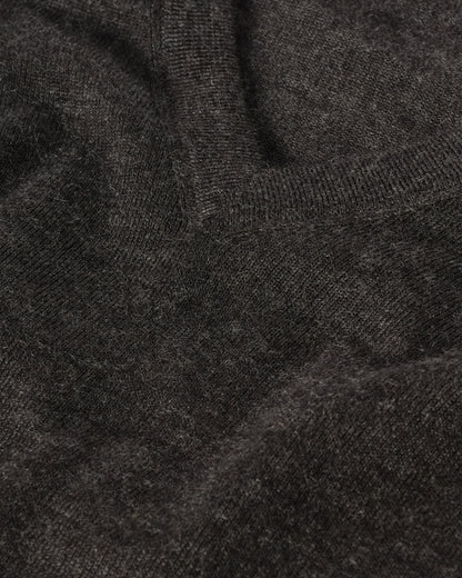 MENS FIN SUPERFINE VEE NECK GREY 100% SUPERFINE CASHMERE BY JOHNSTONS OF ELGIN KAI05744HA7218