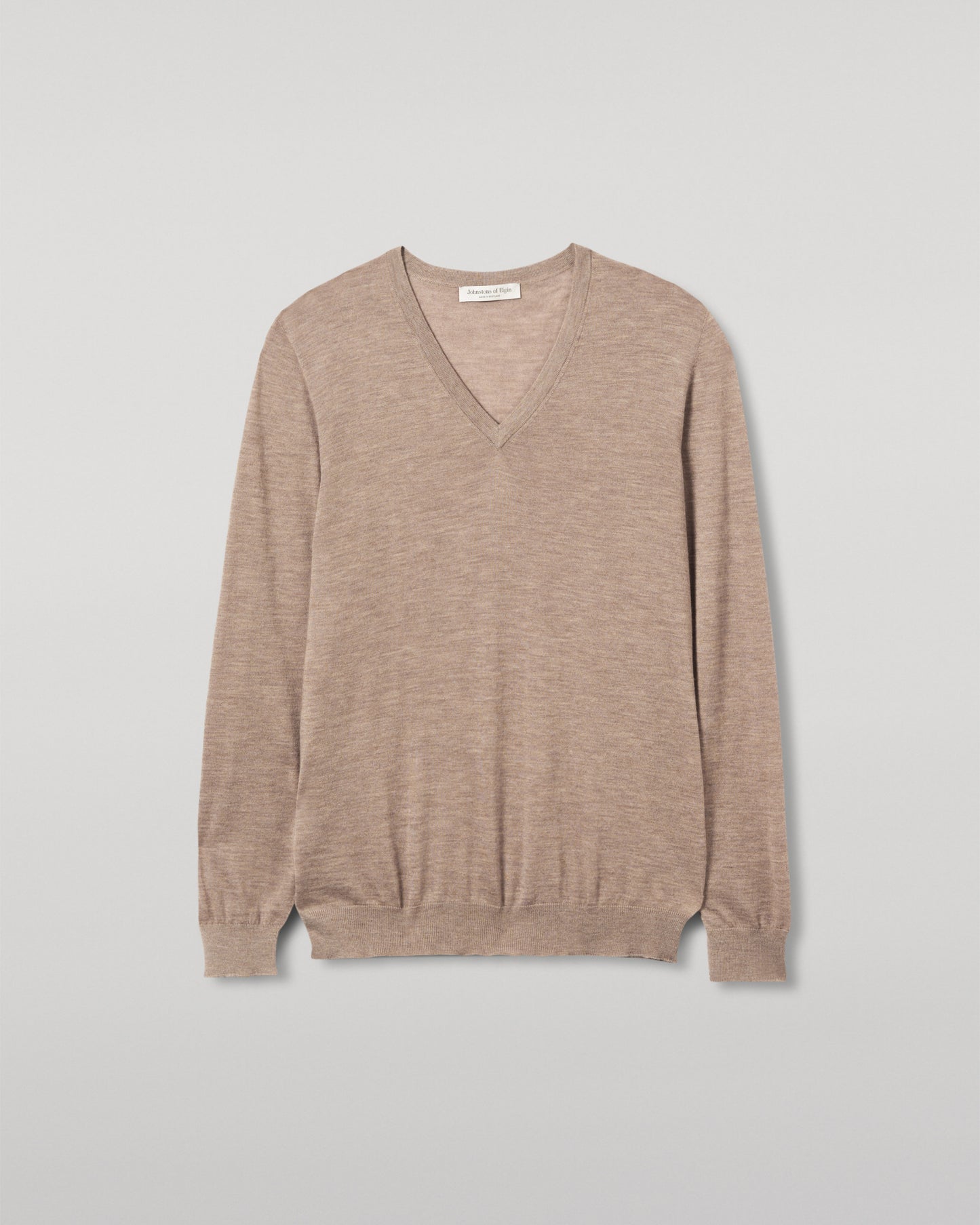 MENS FIN SUPERFINE VEE NECK LIGHT BROWN 100% SUPERFINE CASHMERE BY JOHNSTONS OF ELGIN KAI05744HB0273