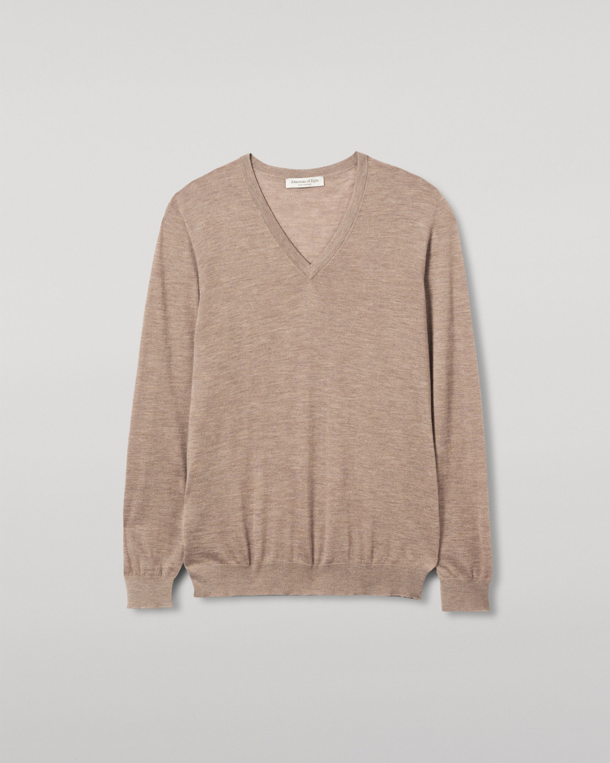 MENS FIN SUPERFINE VEE NECK LIGHT BROWN 100% SUPERFINE CASHMERE BY JOHNSTONS OF ELGIN KAI05744HB0273
