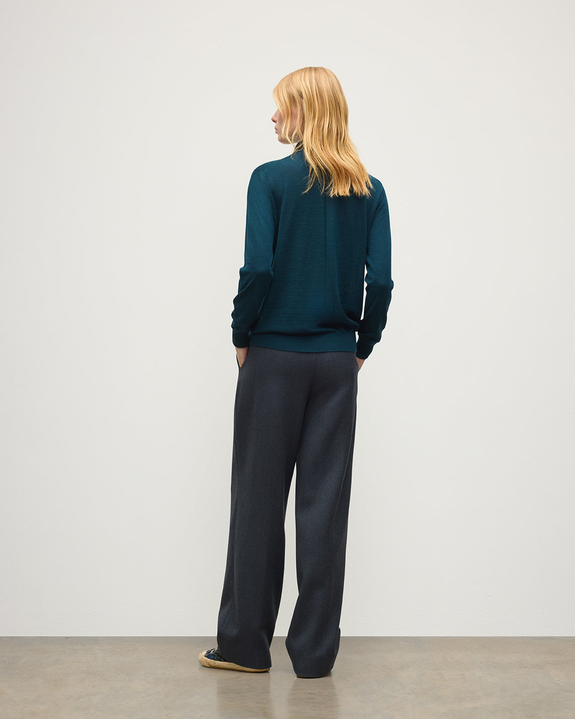 JOHNSTONS OF ELGIN BEATRICE FUNNEL SWEATER SUPERFINE CASHMERE FUNNEL NECK SWEATER WITH LINKS STITCH DETAIL - 3 PLY BOTTLE GREEN 100% CASHMERE KAI05951SC7344