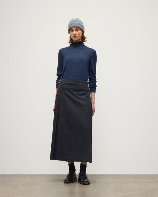 JOHNSTONS OF ELGIN BEATRICE FUNNEL SWEATER SUPERFINE CASHMERE FUNNEL NECK SWEATER WITH LINKS STITCH DETAIL - 3 PLY NAVY 100% CASHMERE KAI05951HD7350
