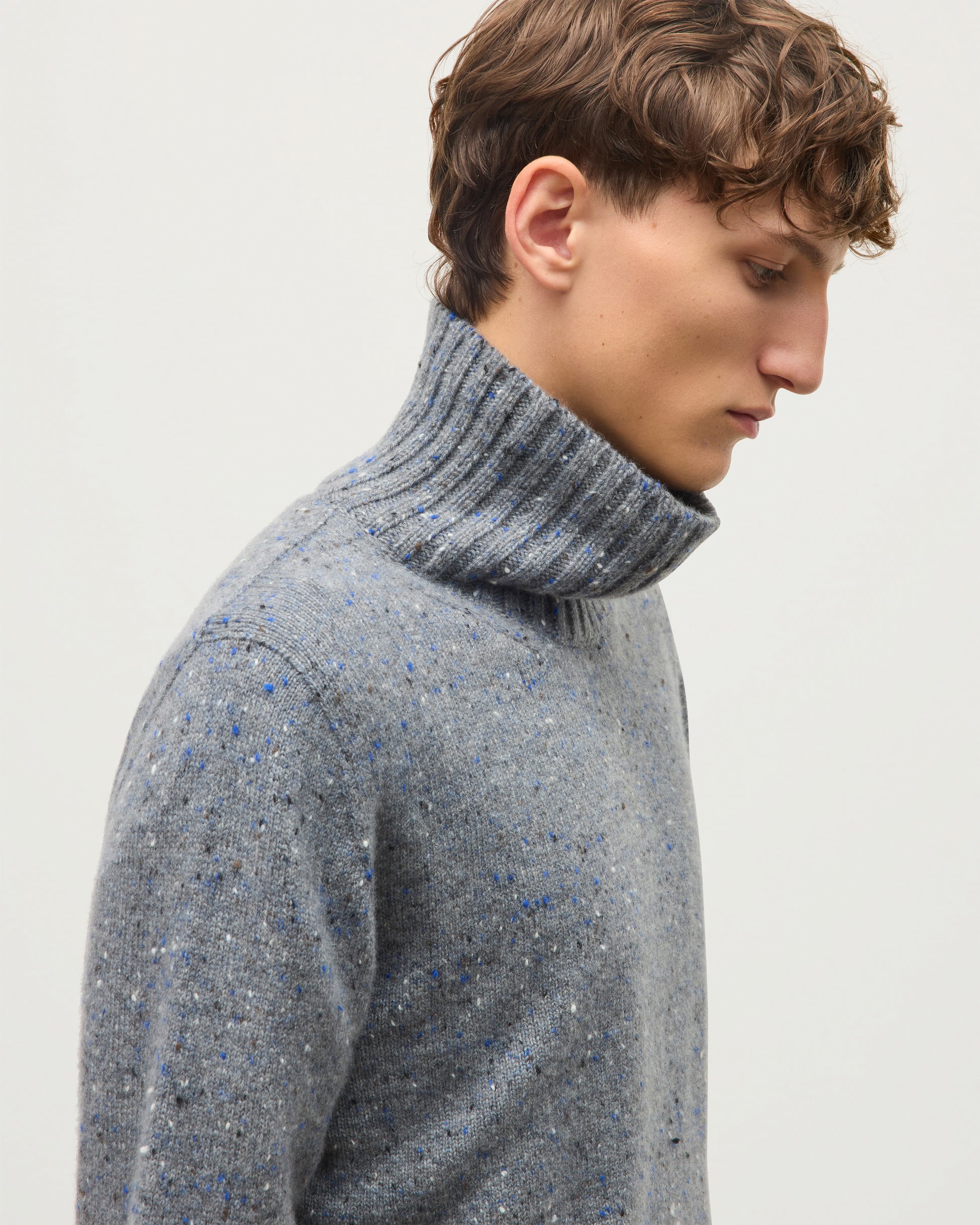 JOHNSTONS OF ELGIN MACKINTOSH ROLL NECK SWEATER DONEGAL CASHMERE ROLL NECK SWEATER GREY 100% CASHMERE KAI05957HA4270