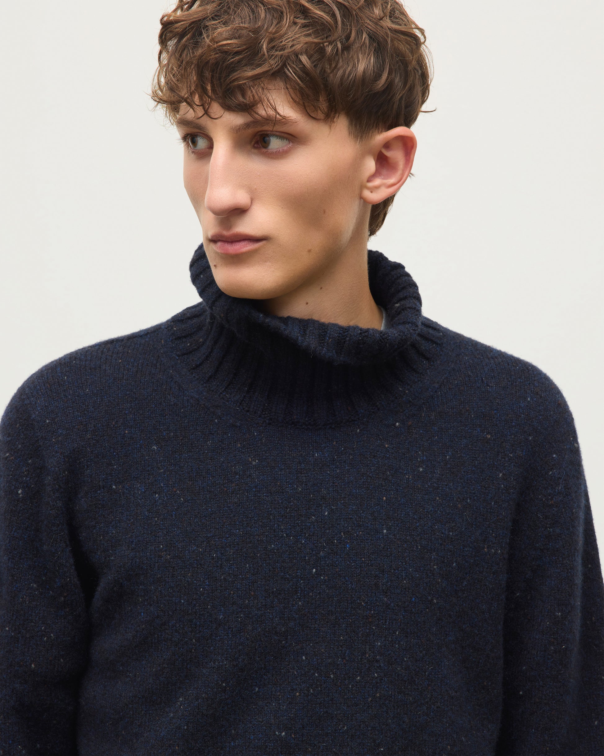 JOHNSTONS OF ELGIN MACKINTOSH ROLL NECK SWEATER DONEGAL CASHMERE ROLL NECK SWEATER BLUE 100% CASHMERE KAI05957HD7348