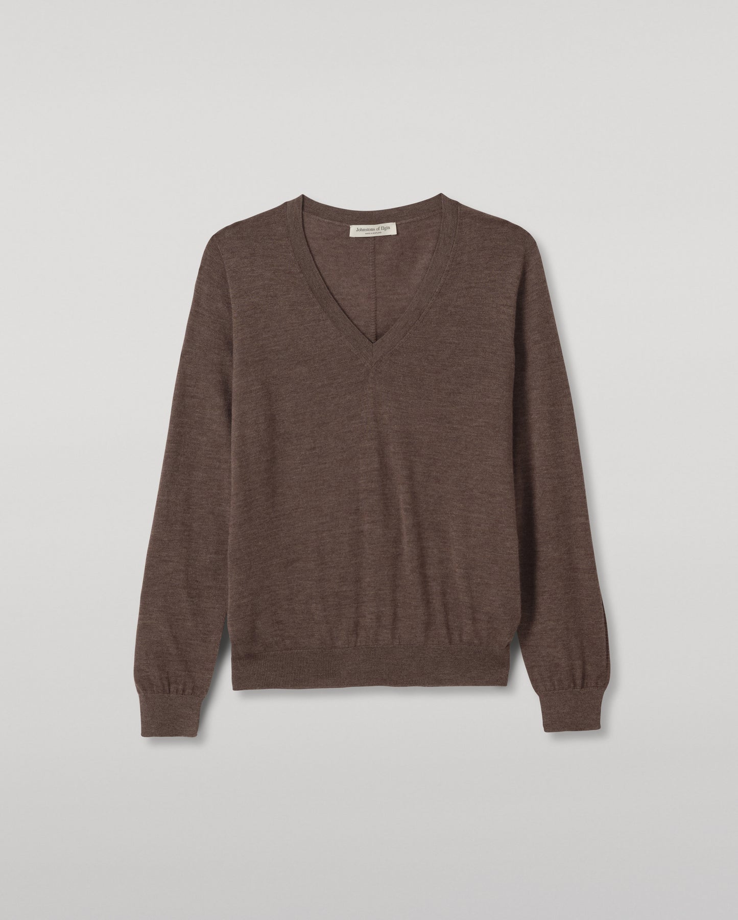 JOHNSTONS OF ELGIN BEATRICE VEE SWEATER SUPERFINE CASHMERE VEE NECK SWEATER WITH LINKS STITCH DETAIL - 3 PLY BROWN 100% CASHMERE KAI05972HB7092