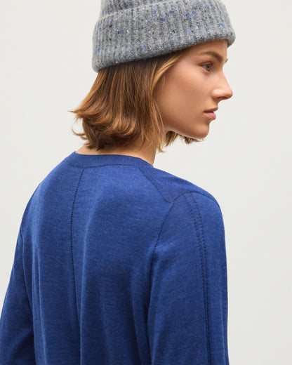 JOHNSTONS OF ELGIN BEATRICE VEE SWEATER SUPERFINE CASHMERE VEE NECK SWEATER WITH LINKS STITCH DETAIL - 3 PLY BLUE 100% CASHMERE KAI05972HD4509