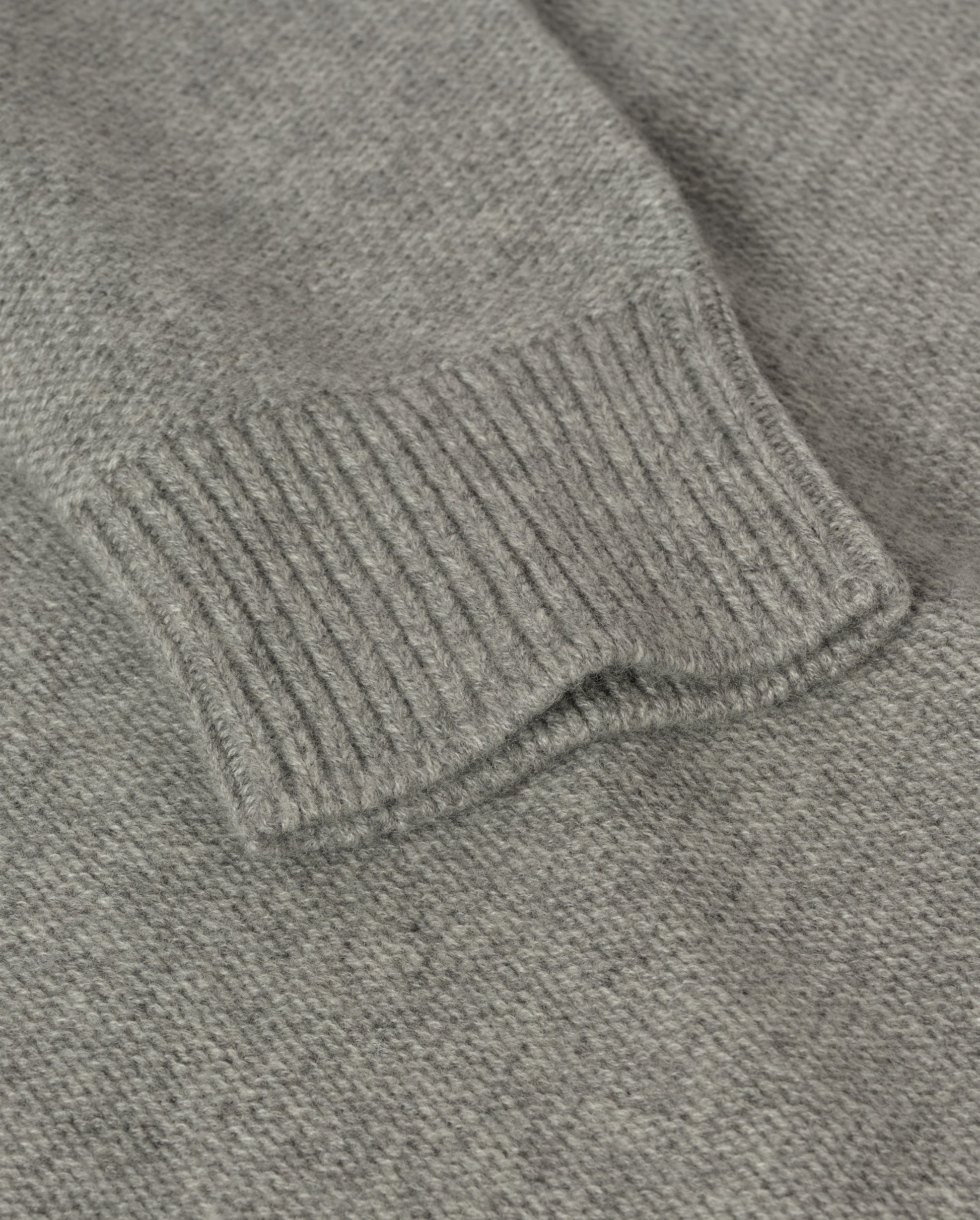 JOHNSTONS OF ELGIN MAGGIE CREW SWEATER CASHMERE REVERSE STITCH ROUND NECK SWEATER - 8 PLY GREY 100% CASHMERE KAI05990HA0400