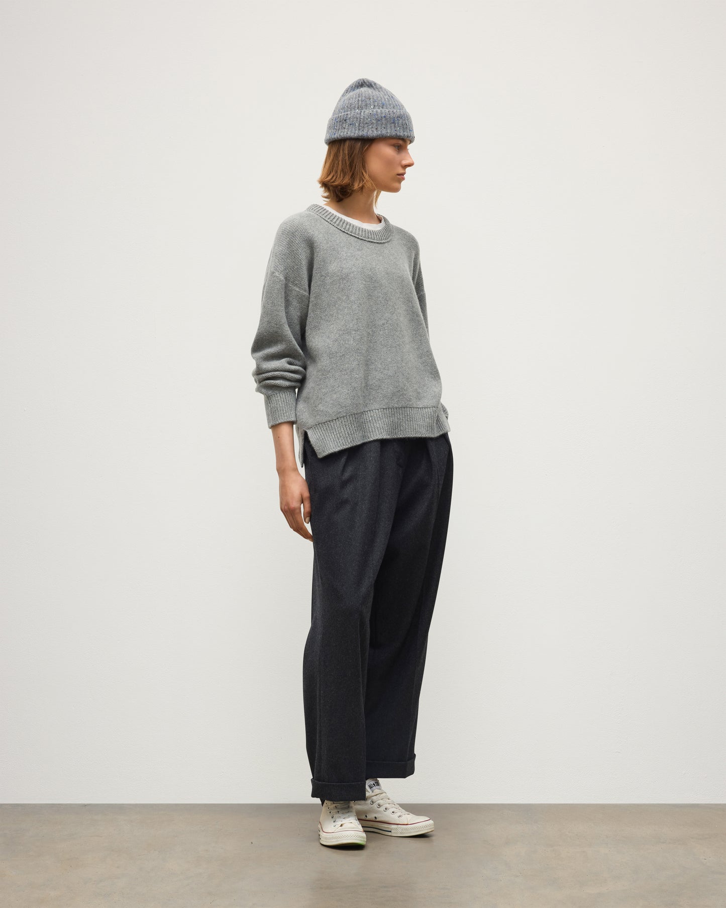JOHNSTONS OF ELGIN MAGGIE CREW SWEATER CASHMERE REVERSE STITCH ROUND NECK SWEATER - 8 PLY GREY 100% CASHMERE KAI05990HA0400
