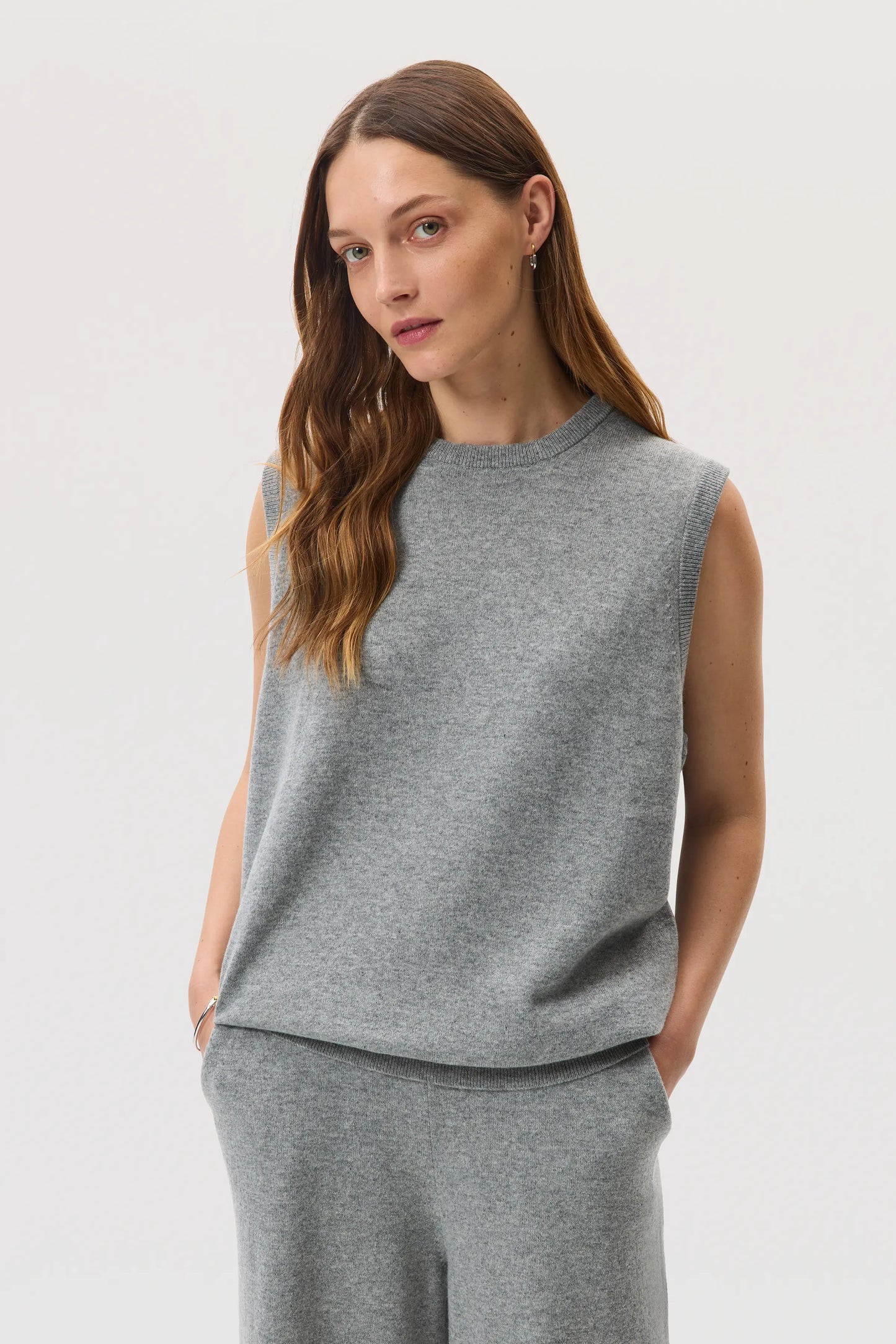 Female model wearing Johnstons of Elgin SS25 Unisex Knitwear Light Grey Cashmere Tank and matching cashmere culottes  KAP05243HA0308