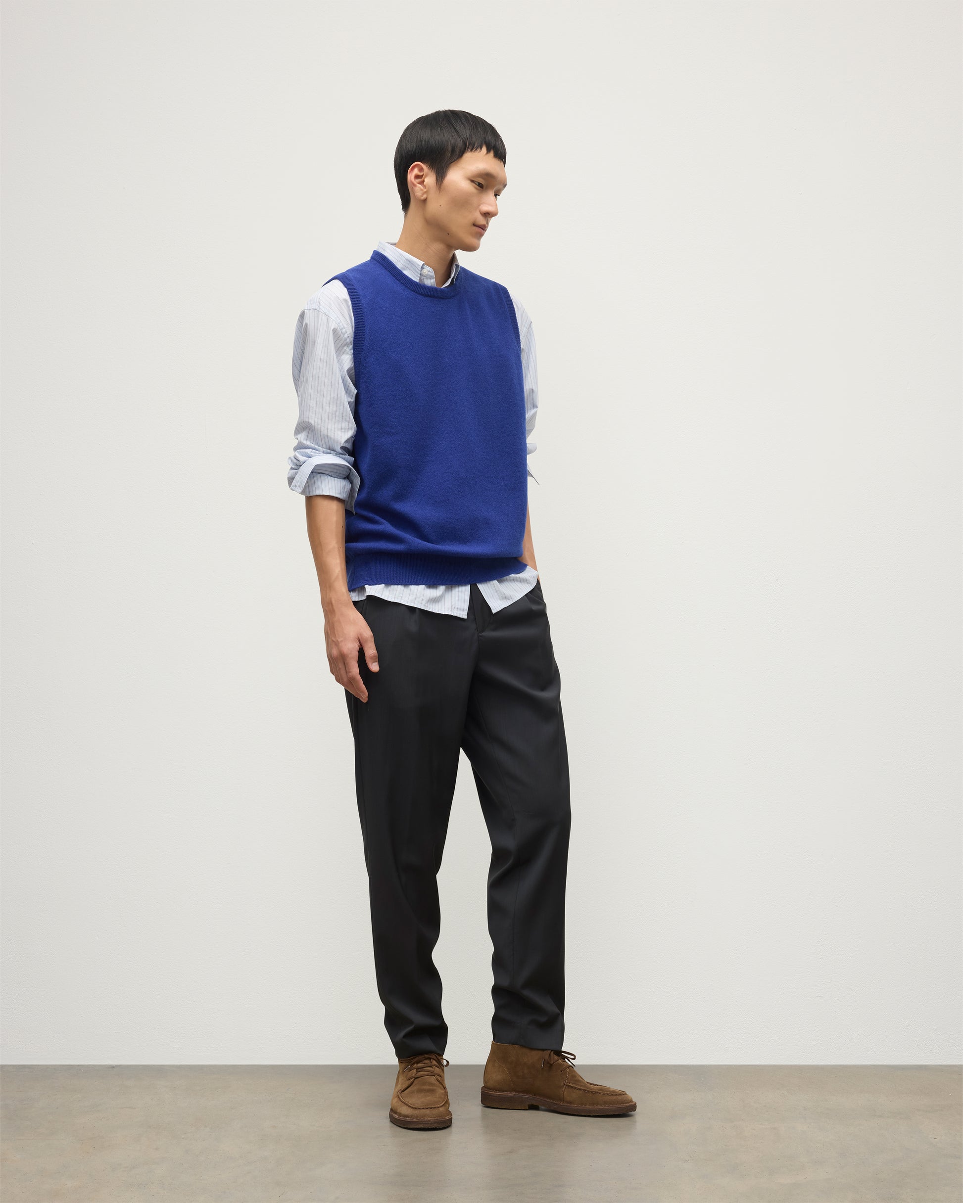 MENS LENNOX SLEEVELESS CREW BLUE 100% CASHMERE, BY JOHNSTONS OF ELGIN, WORN OVER A LIGHT BLUE SHIRT WITH NAVY PANTS KAP05243SD5326