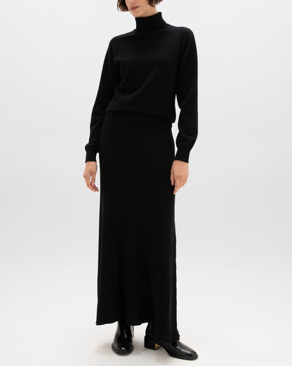 Johnstons of Elgin AW24 Women's Knitwear Black Cashmere Roll Neck KAP05275SA0900