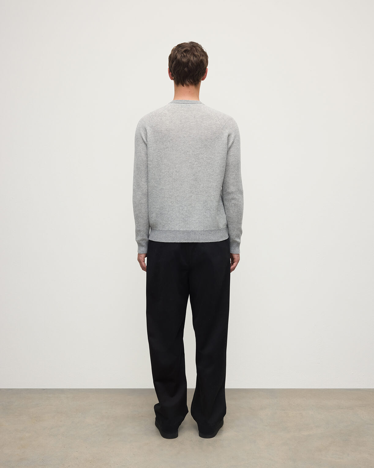 Johnstons of Elgin AW25 Men's Knitwear Light Grey & Zinc White Waffle Stitch Grey Cashmere Jumper KAP05441Q25349