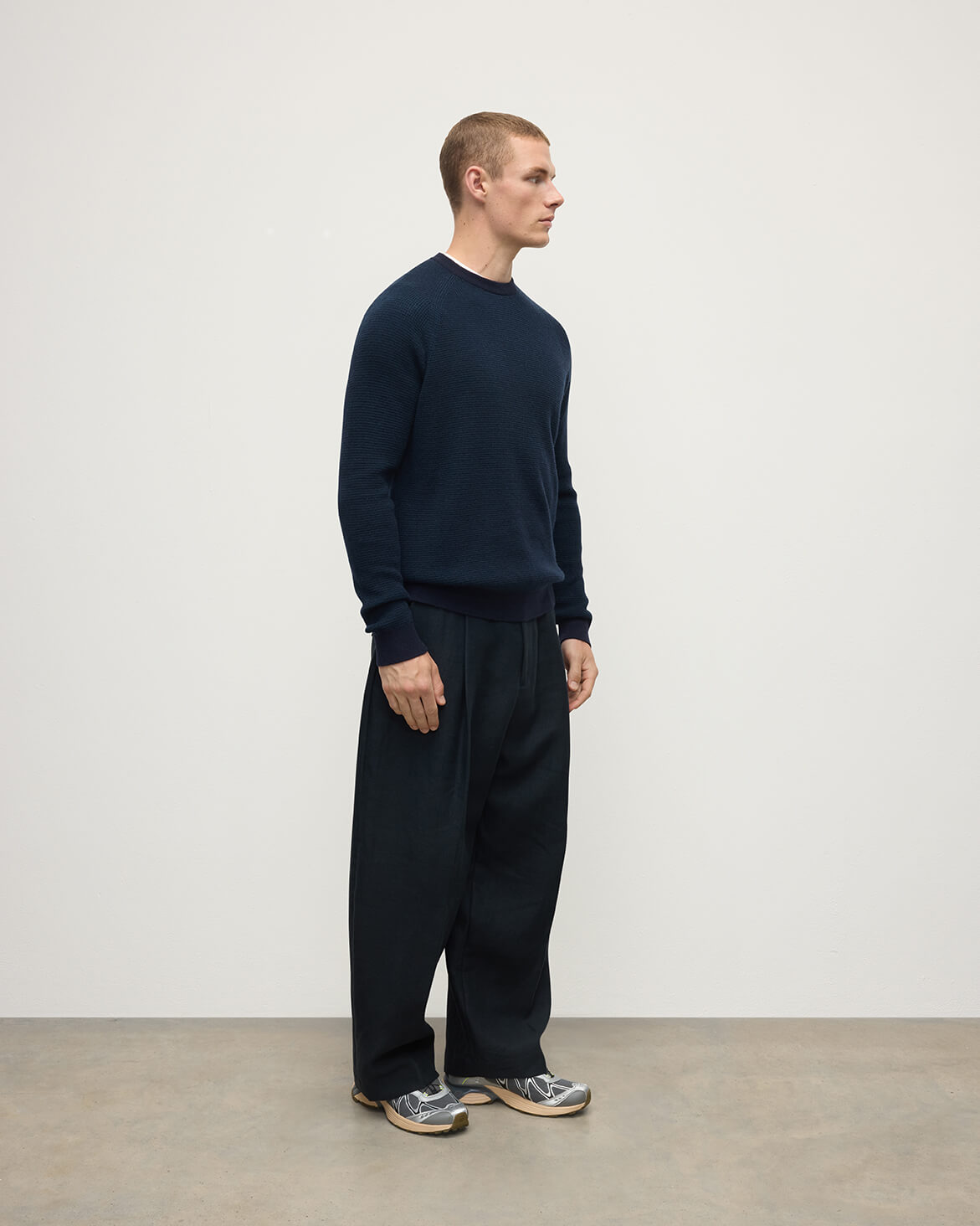 Johnstons of Elgin AW25 Men's Knitwear Dark Navy & Bottle Green Waffle Stitch Navy Cashmere Jumper KAP05441Q25352