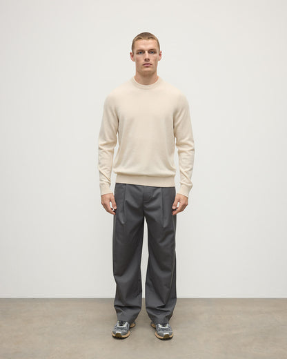 Johnstons of Elgin AW25 Men's Knitwear Champagne  Classic Cashmere Cream Round Neck Jumper KAP05471SA0502