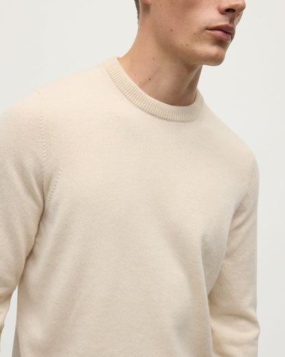 Johnstons of Elgin AW25 Men's Knitwear Champagne  Classic Cashmere Cream Round Neck Jumper KAP05471SA0502