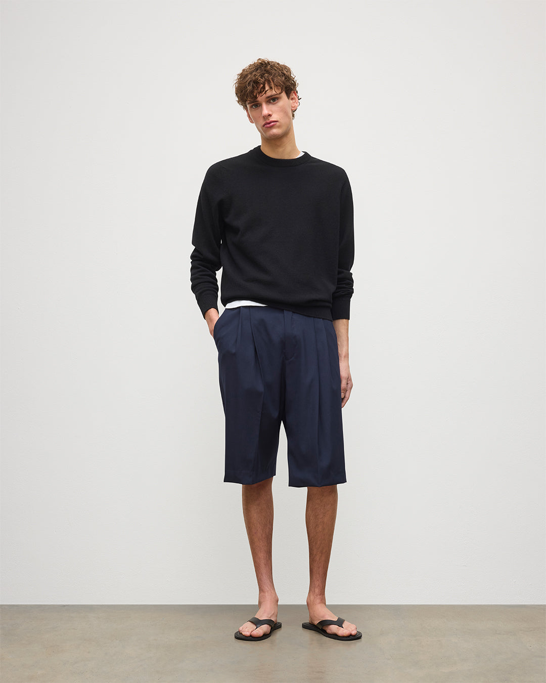 Johnstons of Elgin Men's Knitwear Black Classic Cashmere Black Round Neck Jumper KAP05471SA7210