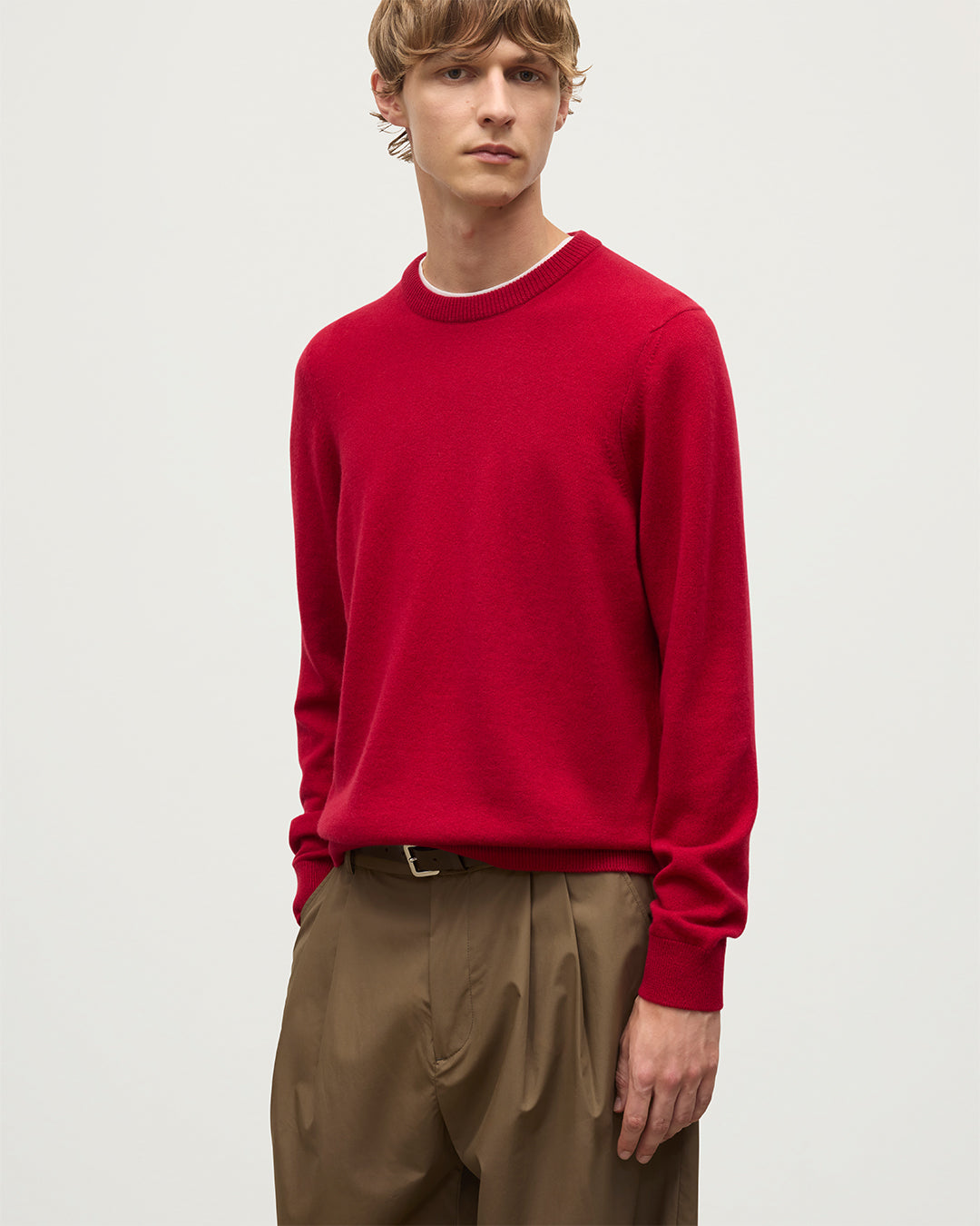 MODEL WEARS JOHNSTONS OF  ELGIN MENS RORY CREW CLASSIC JUMPER RED 100% CASHMERE KAP05471SE5325