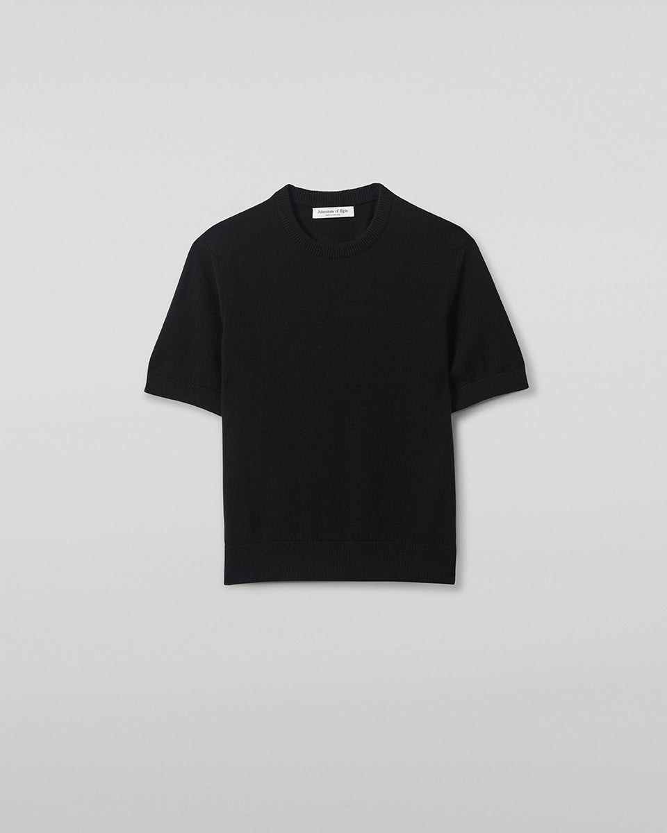 Johnstons of Elgin AW25 Women's Knitwear Black Classic Cashmere Black T-shirt Close Up KAP05574SA7210