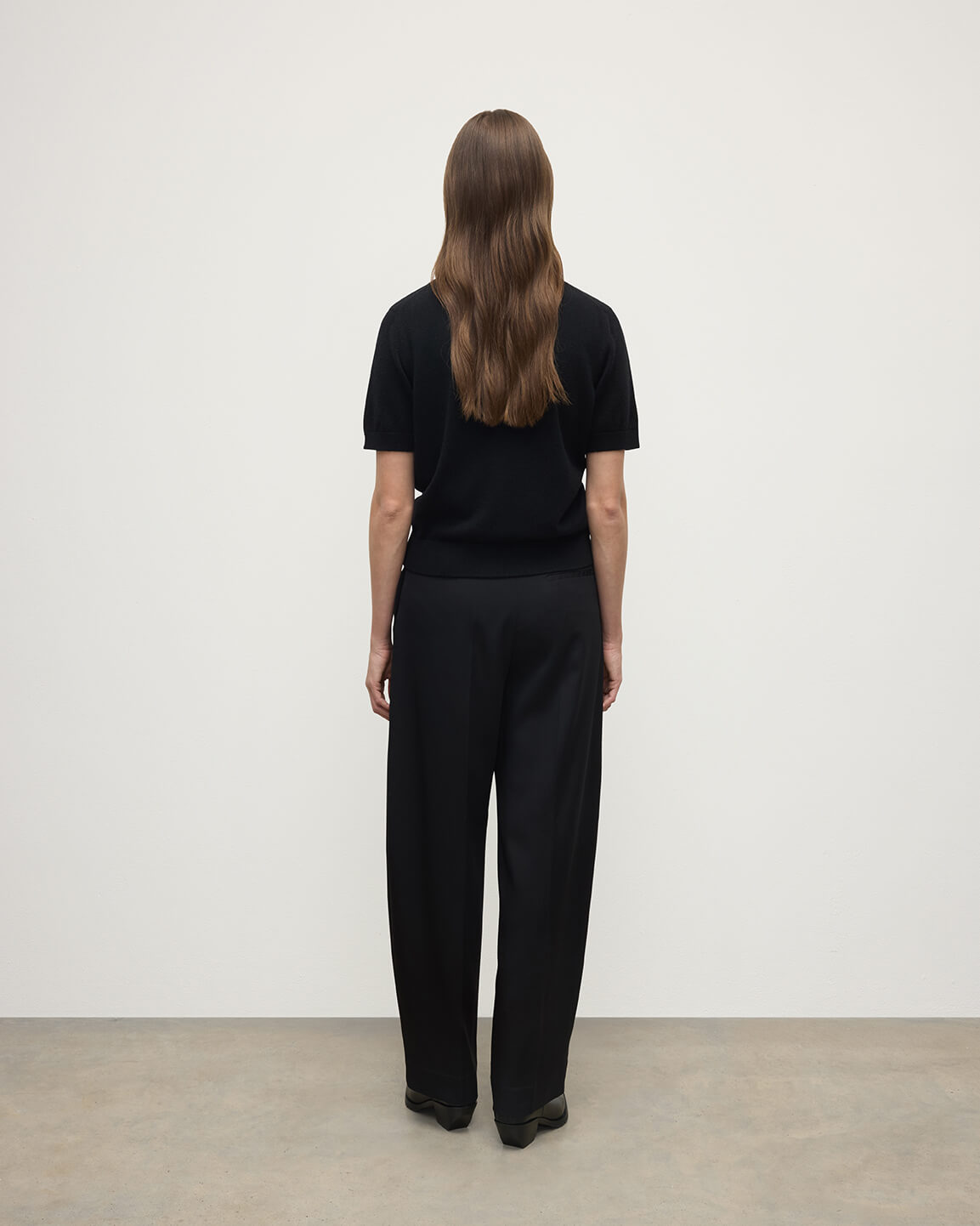 Model wearing Johnstons of Elgin AW25 Women's Knitwear Black Classic Cashmere Black T-shirt Back KAP05574SA7210