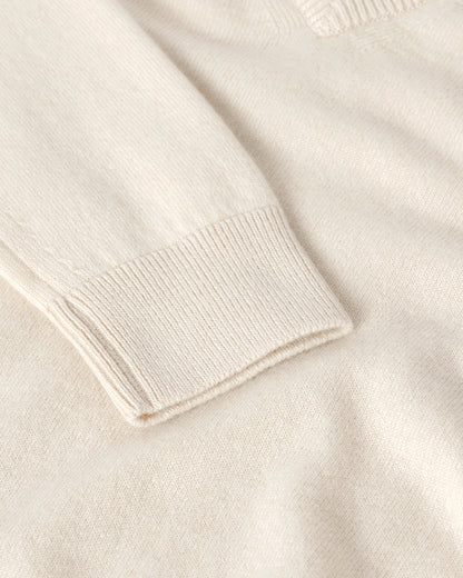 Johnstons of Elgin AW25 Women's Knitwear Champagne Classic Cashmere Cream V Neck Jumper KAP05575SA0502
