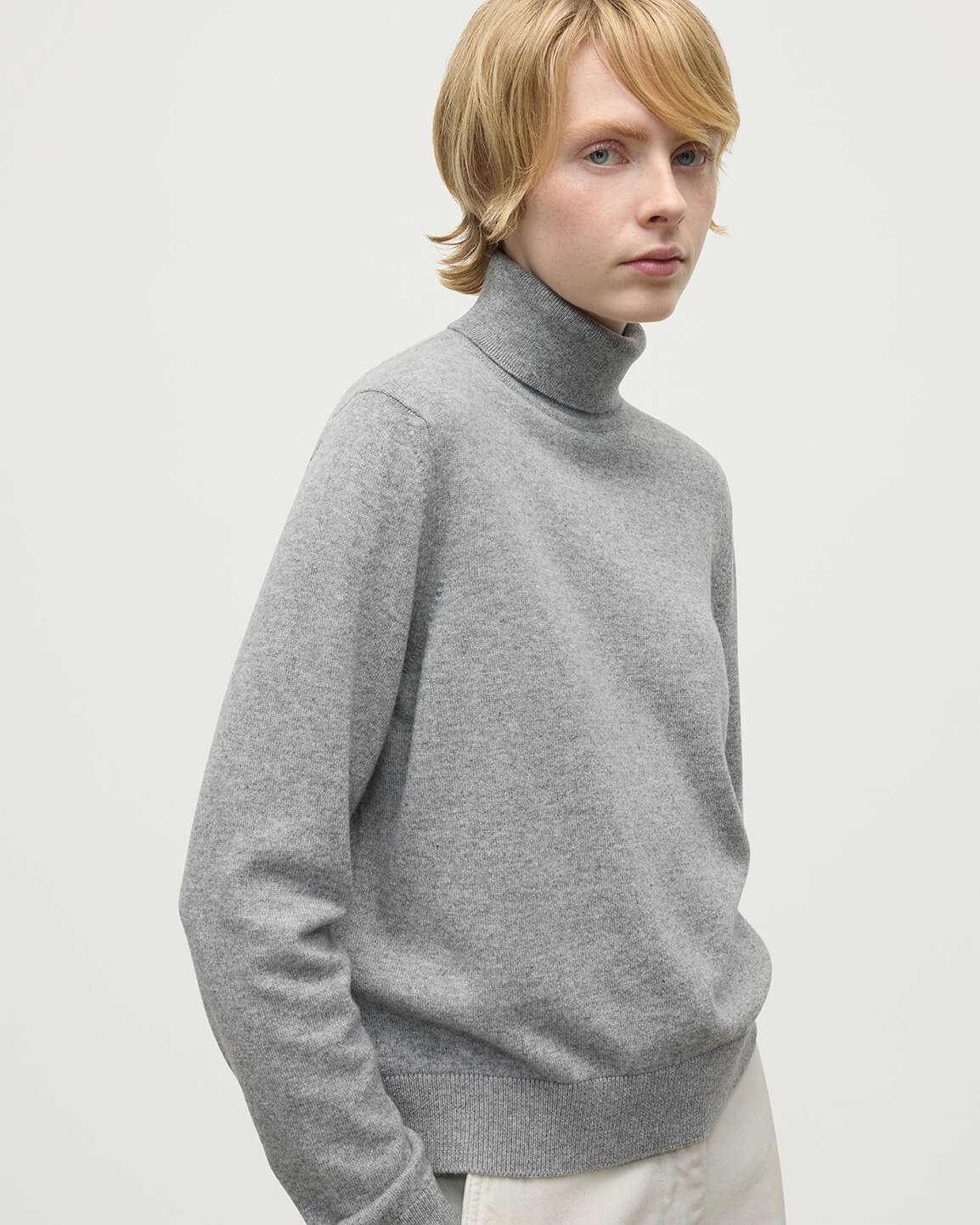 Johnstons of Elgin AW25 Women's Knitwear Light Grey Classic Cashmere Roll Neck KAP05584HA0308