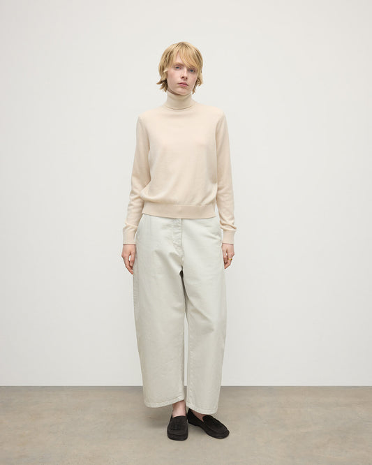Johnstons of Elgin AW25 Women's Knitwear Champagne Classic Cashmere Cream Roll Neck Jumper KAP05584SA0502