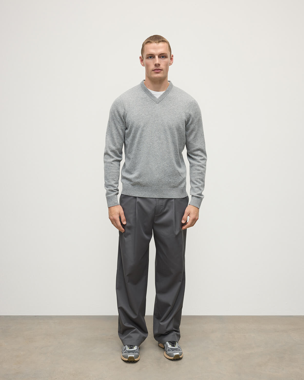 Johnstons of Elgin AW25 Men's Knitwear Light Grey Classic Cashmere Grey V Neck Jumper KAP05594HA0308